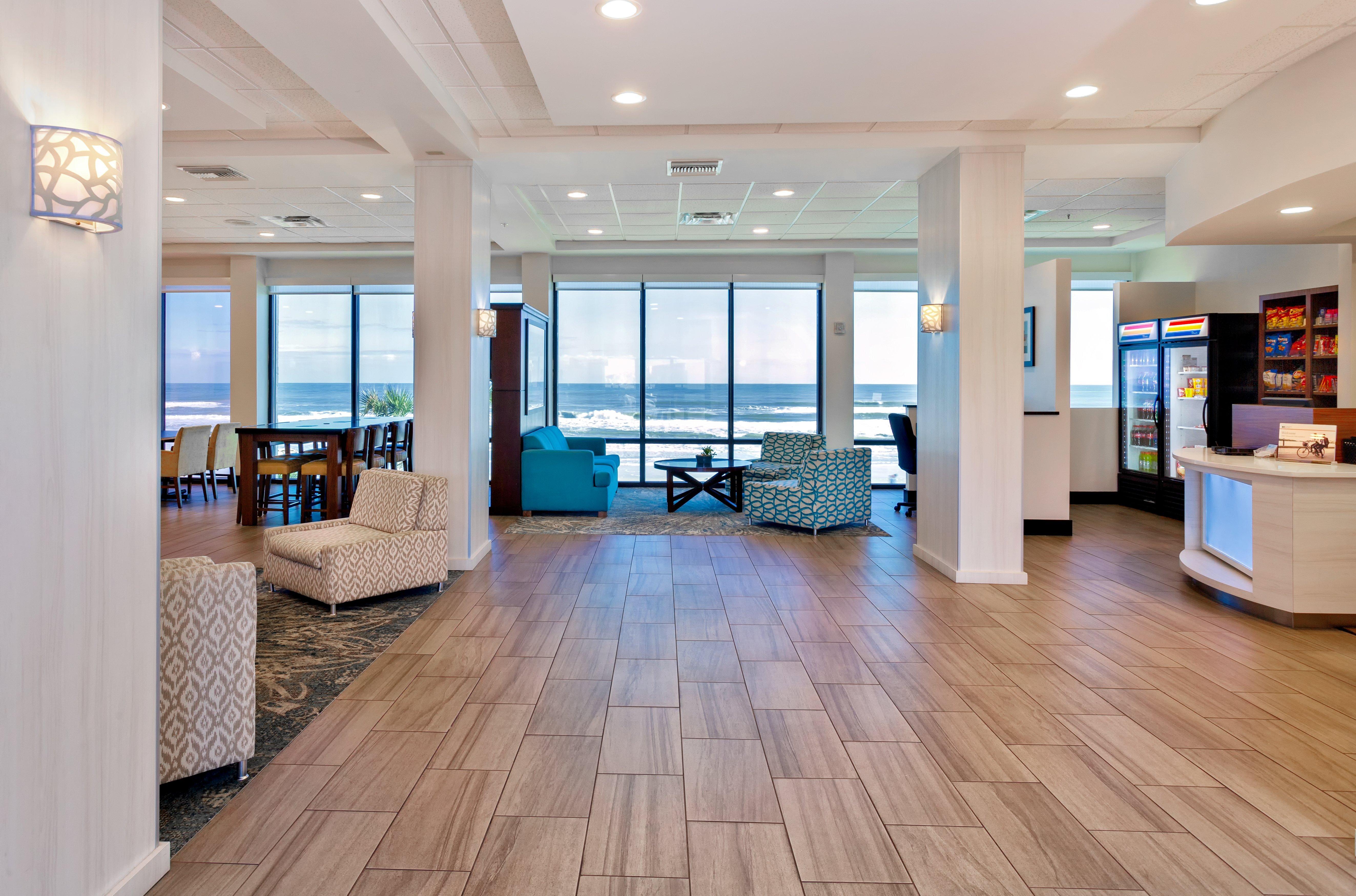 Holiday Inn Express & Suites Oceanfront Daytona Beach Shores By Ihg Extérieur photo