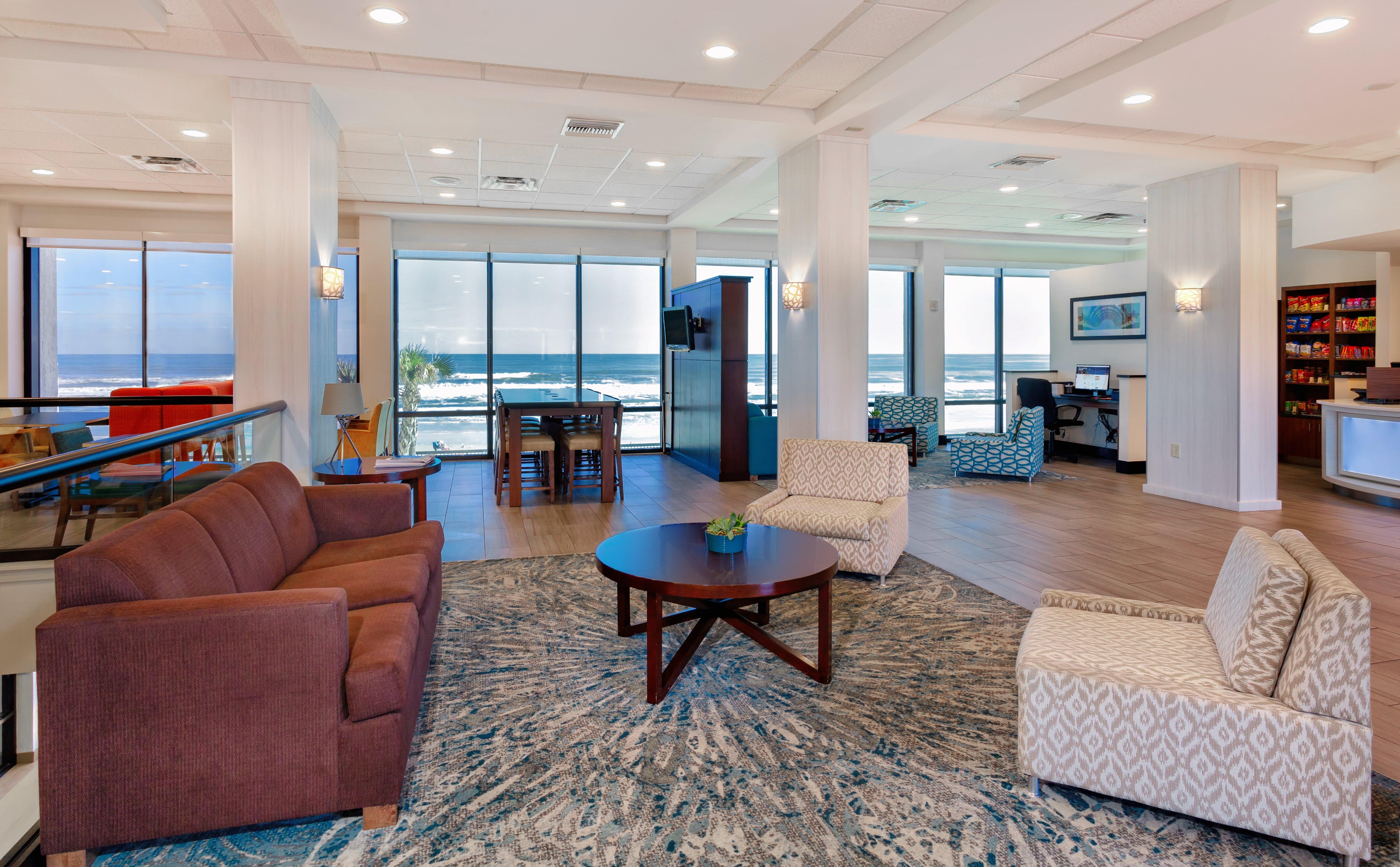 Holiday Inn Express & Suites Oceanfront Daytona Beach Shores By Ihg Extérieur photo