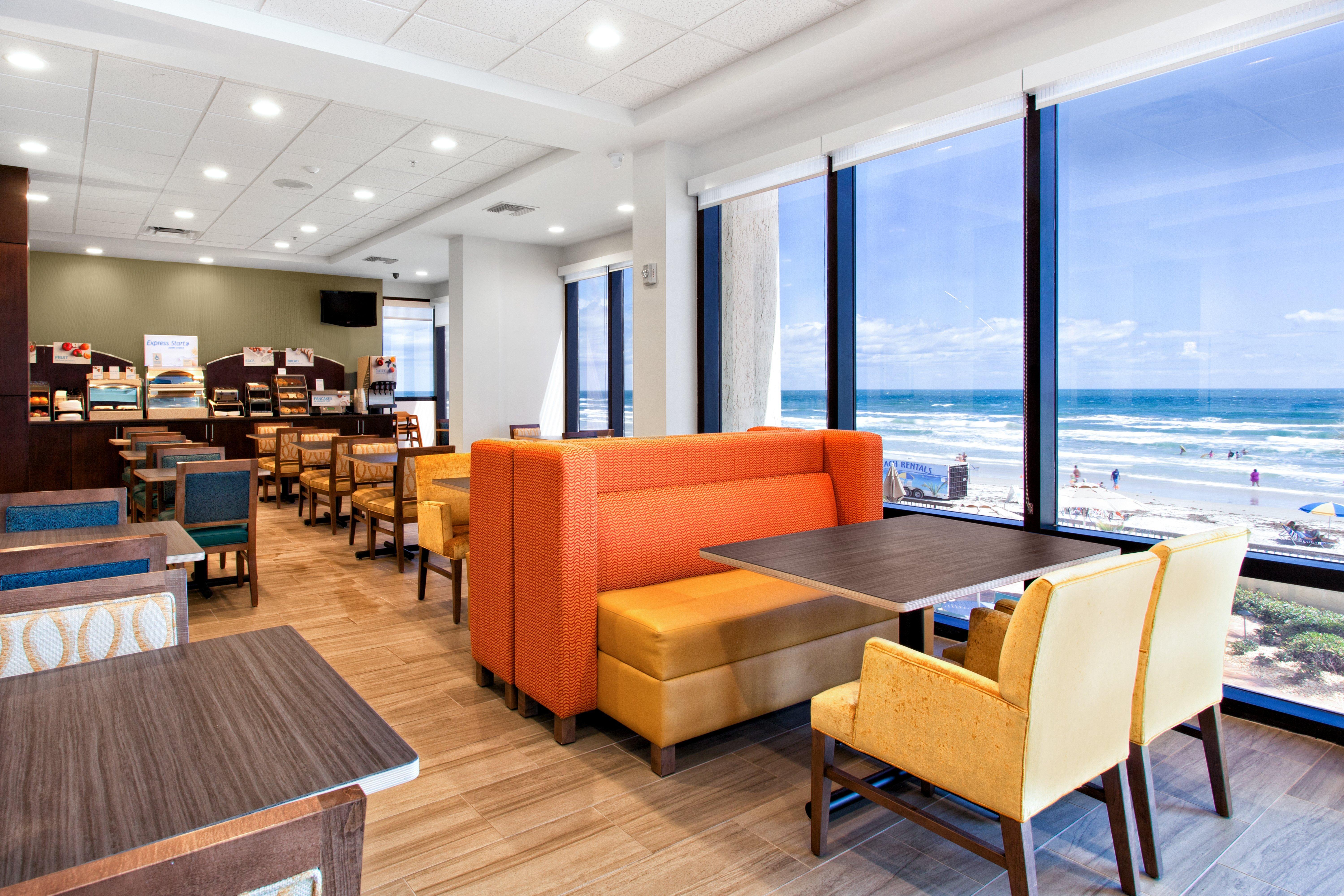 Holiday Inn Express & Suites Oceanfront Daytona Beach Shores By Ihg Extérieur photo