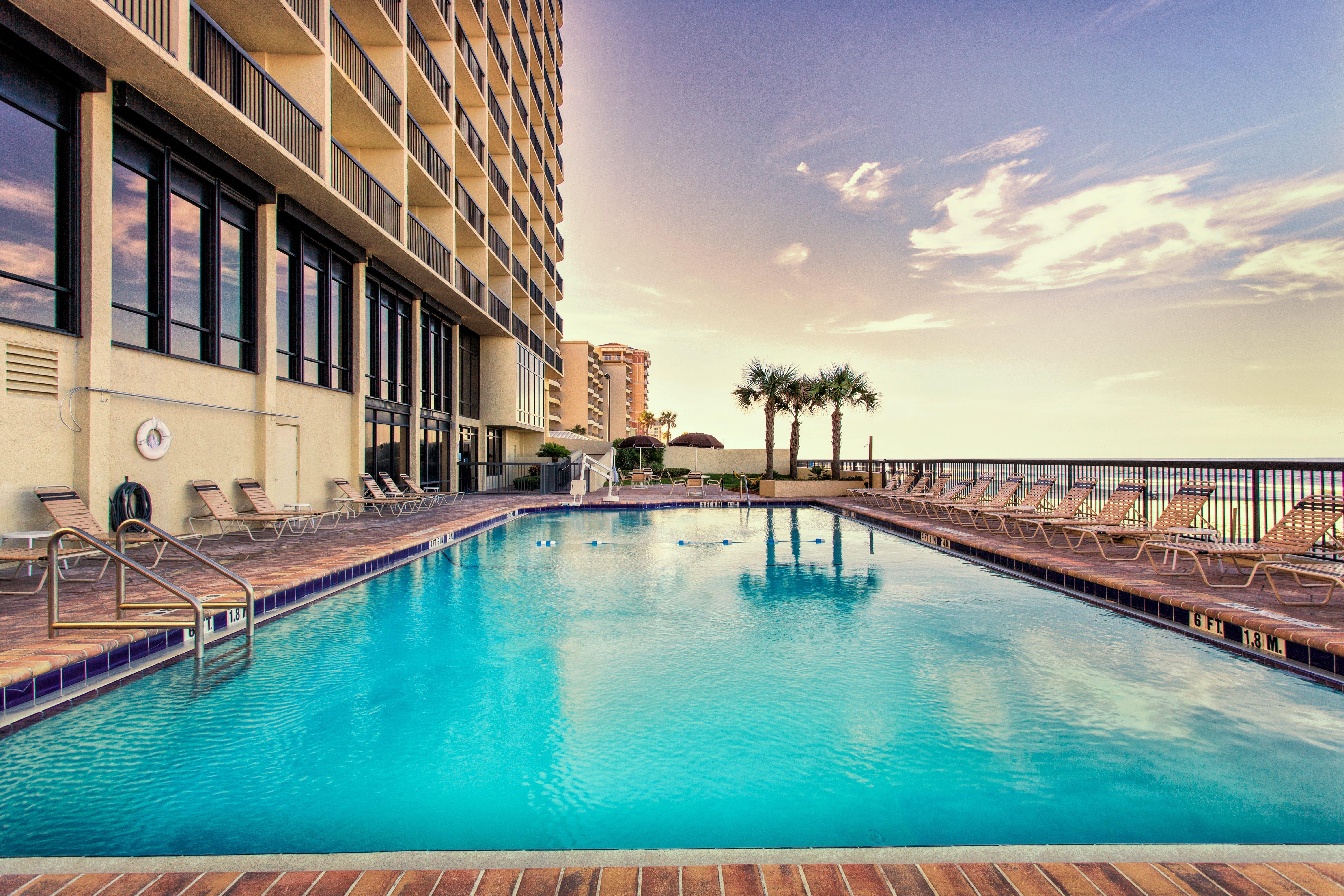 Holiday Inn Express & Suites Oceanfront Daytona Beach Shores By Ihg Extérieur photo