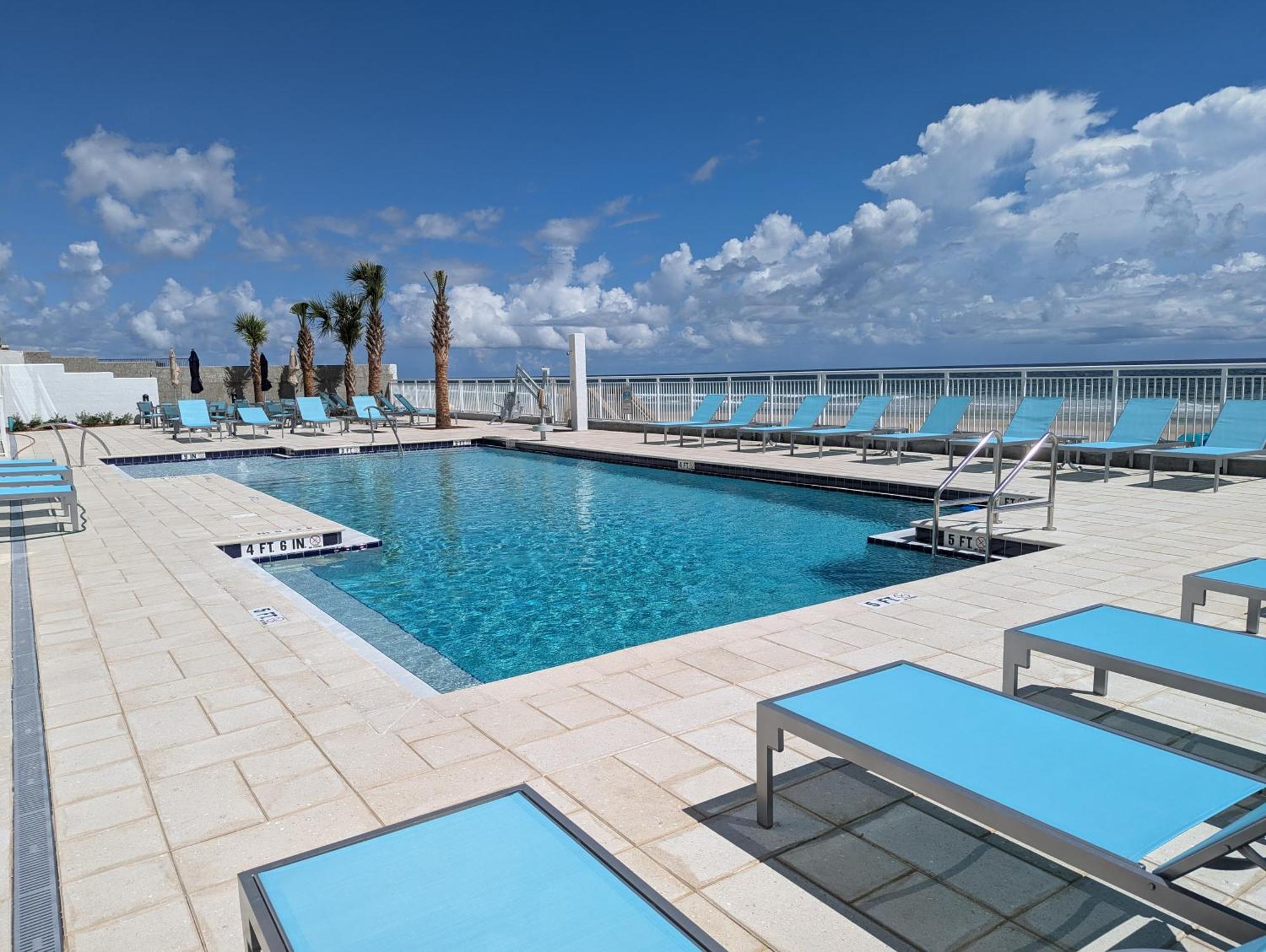 Holiday Inn Express & Suites Oceanfront Daytona Beach Shores By Ihg Extérieur photo
