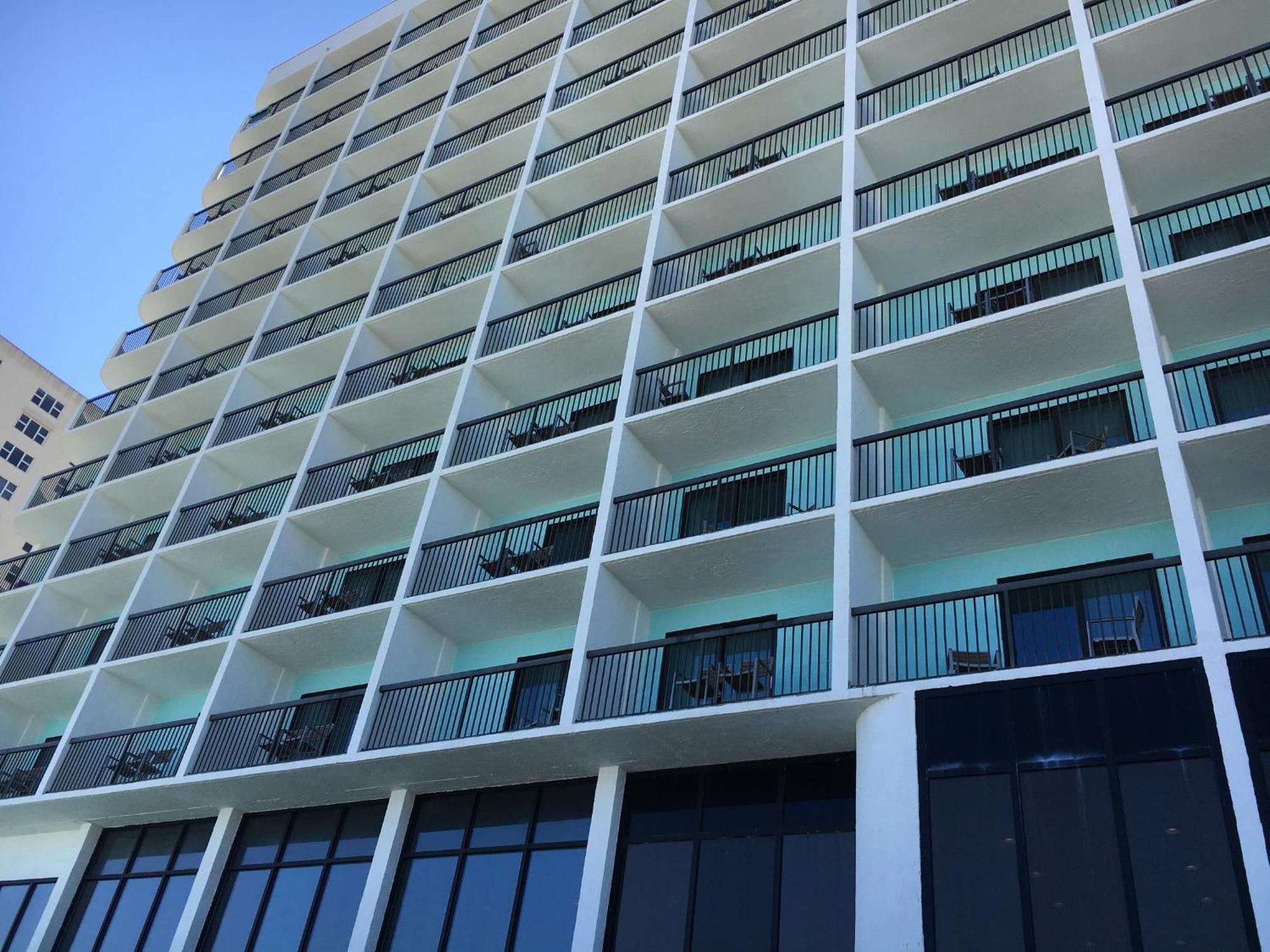 Holiday Inn Express & Suites Oceanfront Daytona Beach Shores By Ihg Extérieur photo