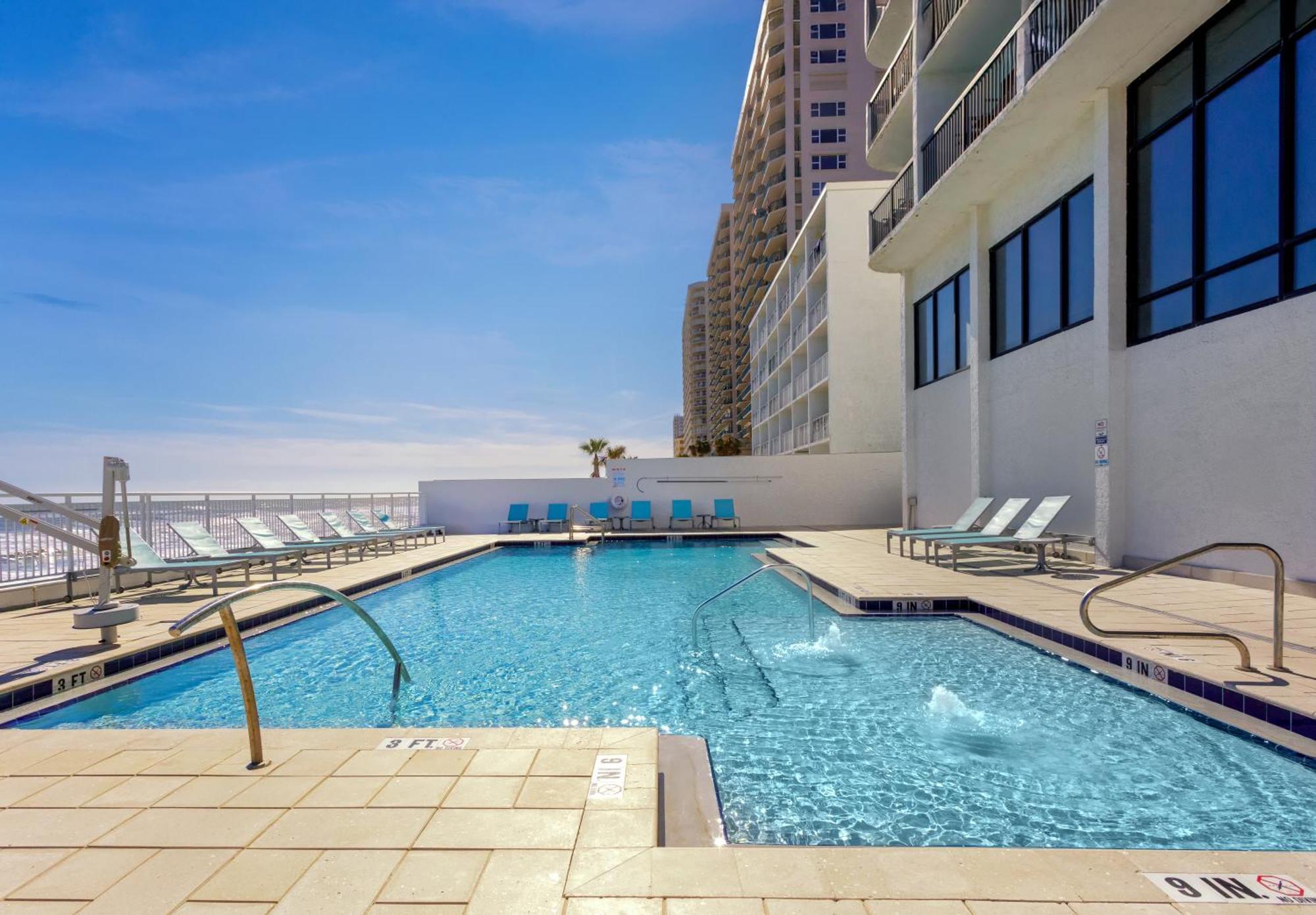Holiday Inn Express & Suites Oceanfront Daytona Beach Shores By Ihg Extérieur photo