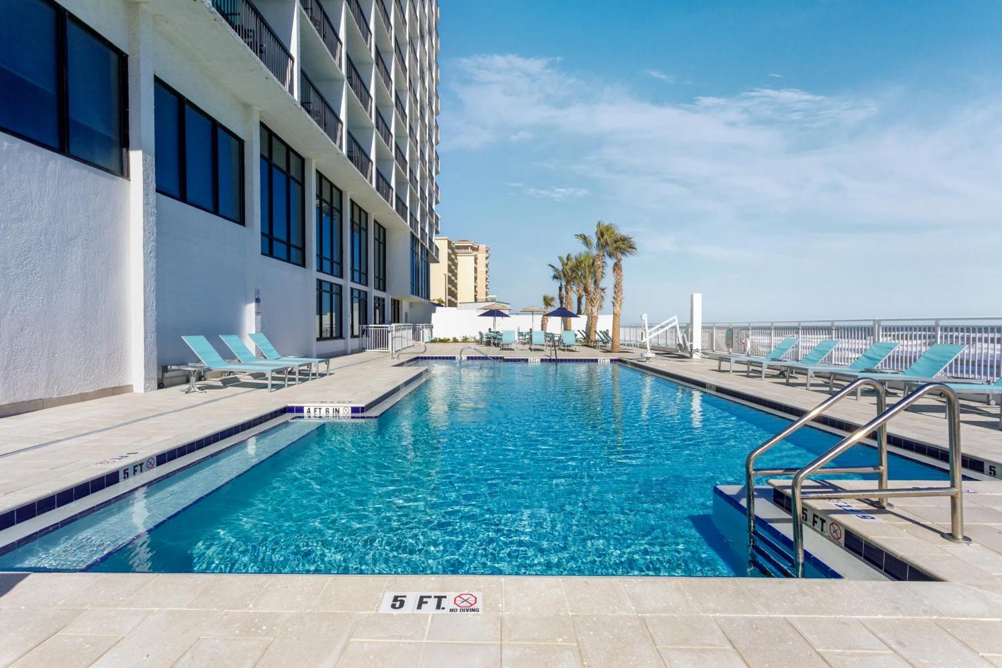 Holiday Inn Express & Suites Oceanfront Daytona Beach Shores By Ihg Extérieur photo