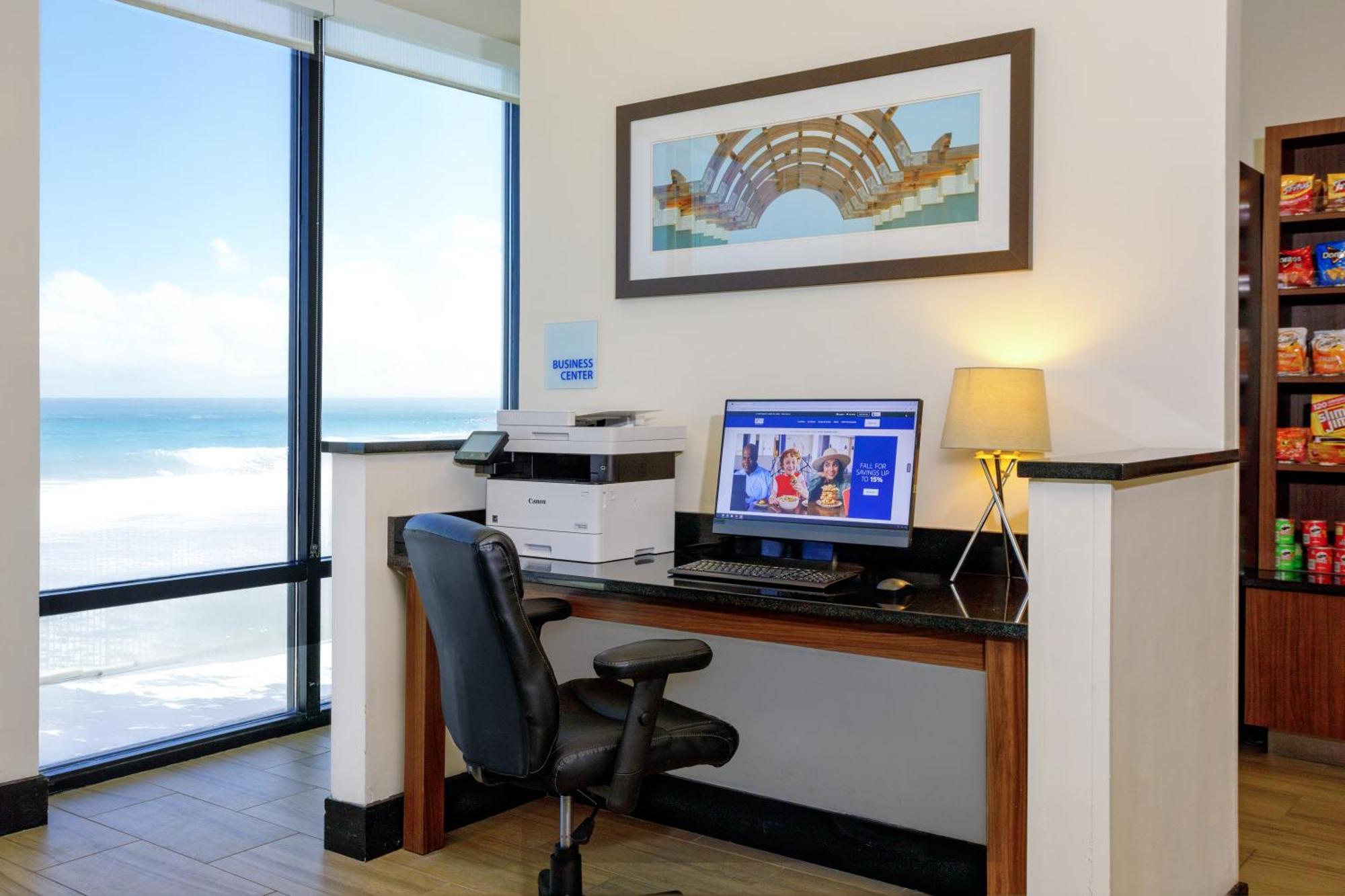Holiday Inn Express & Suites Oceanfront Daytona Beach Shores By Ihg Extérieur photo