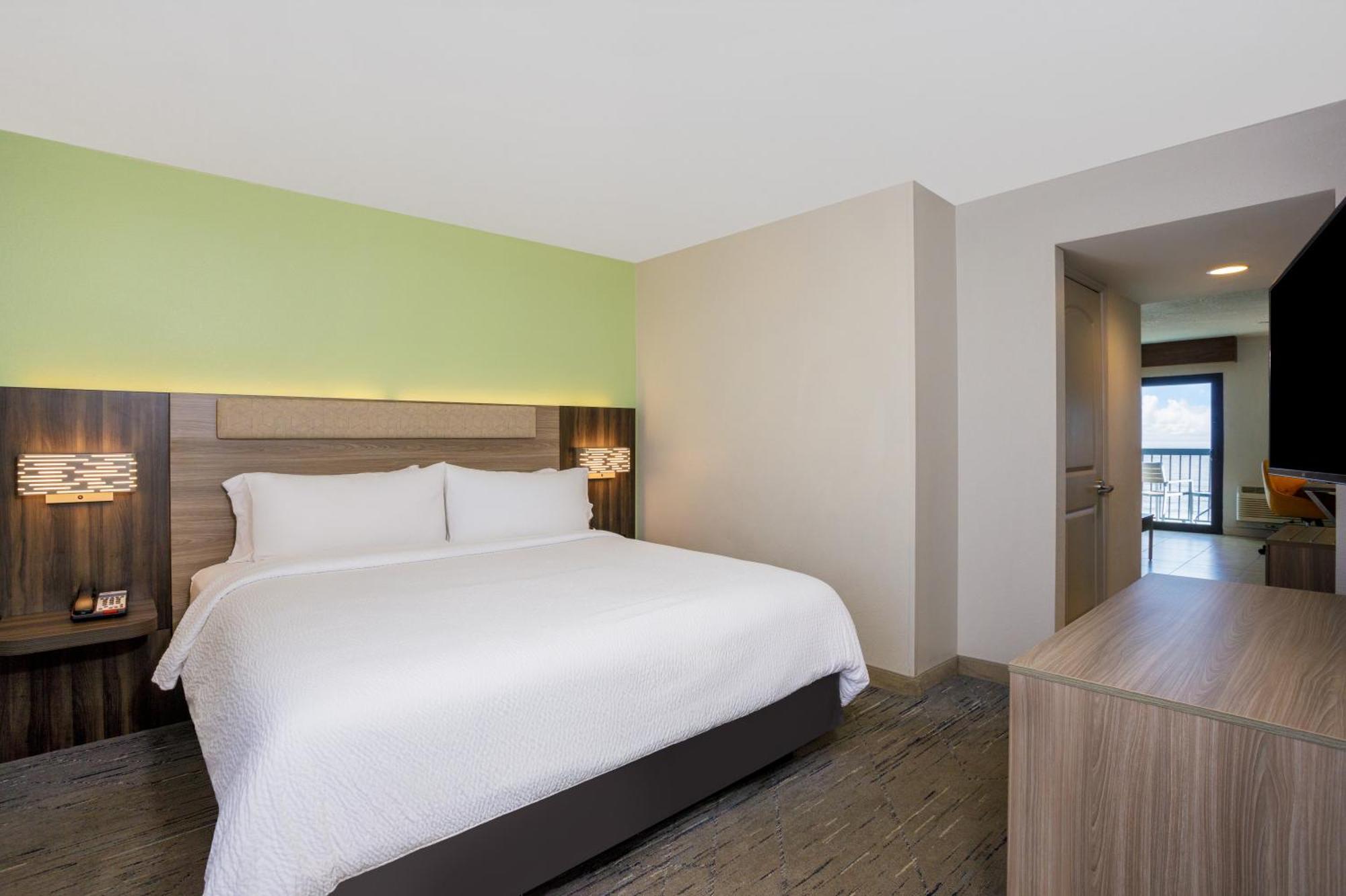 Holiday Inn Express & Suites Oceanfront Daytona Beach Shores By Ihg Extérieur photo