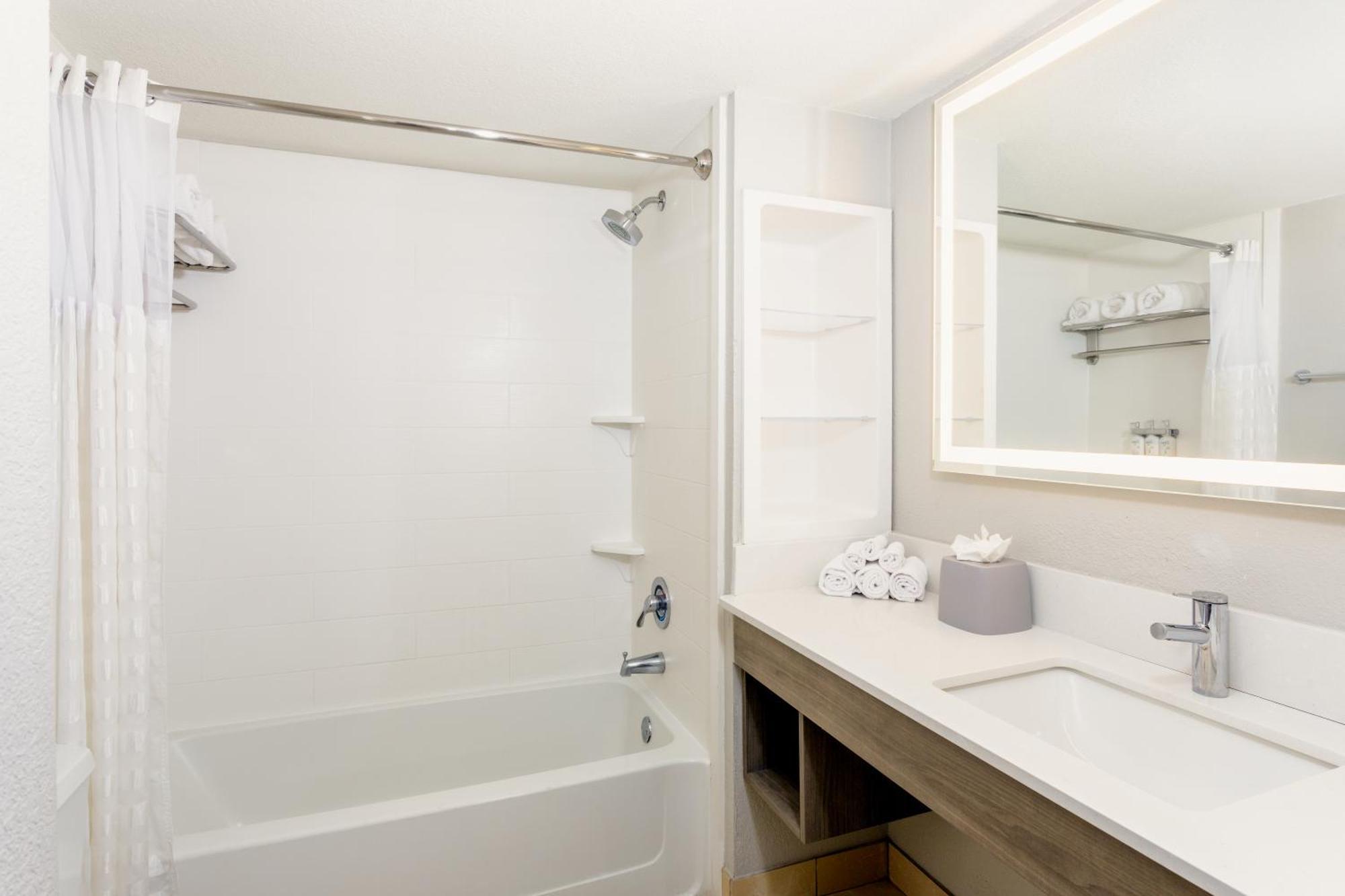 Holiday Inn Express & Suites Oceanfront Daytona Beach Shores By Ihg Extérieur photo