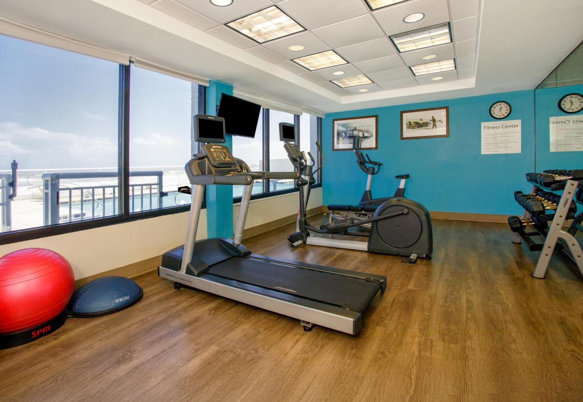 Holiday Inn Express & Suites Oceanfront Daytona Beach Shores By Ihg Extérieur photo