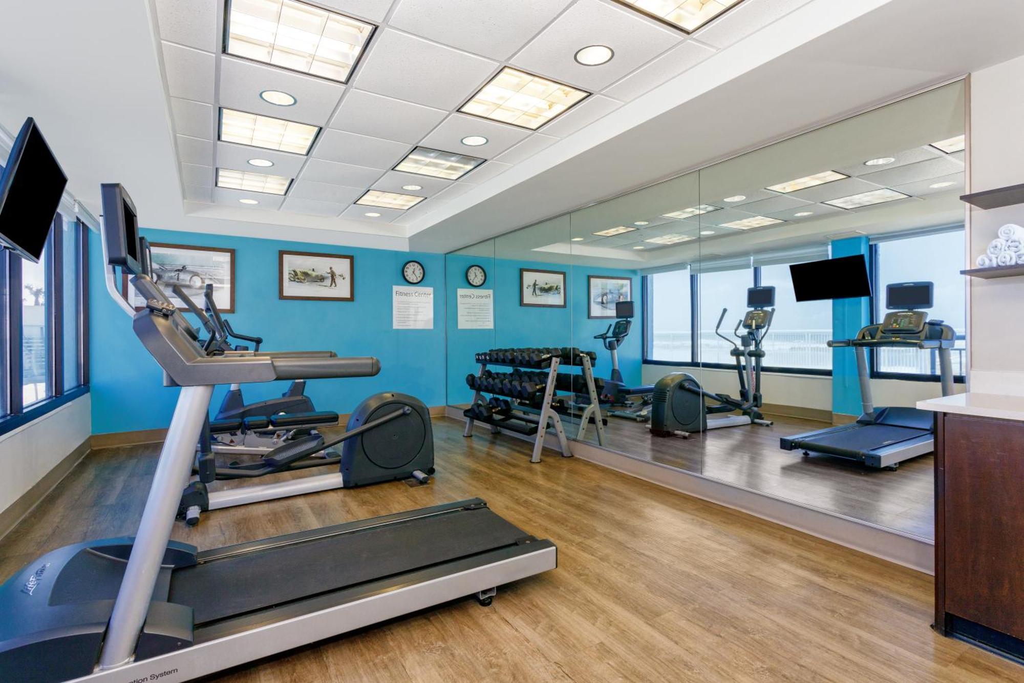 Holiday Inn Express & Suites Oceanfront Daytona Beach Shores By Ihg Extérieur photo
