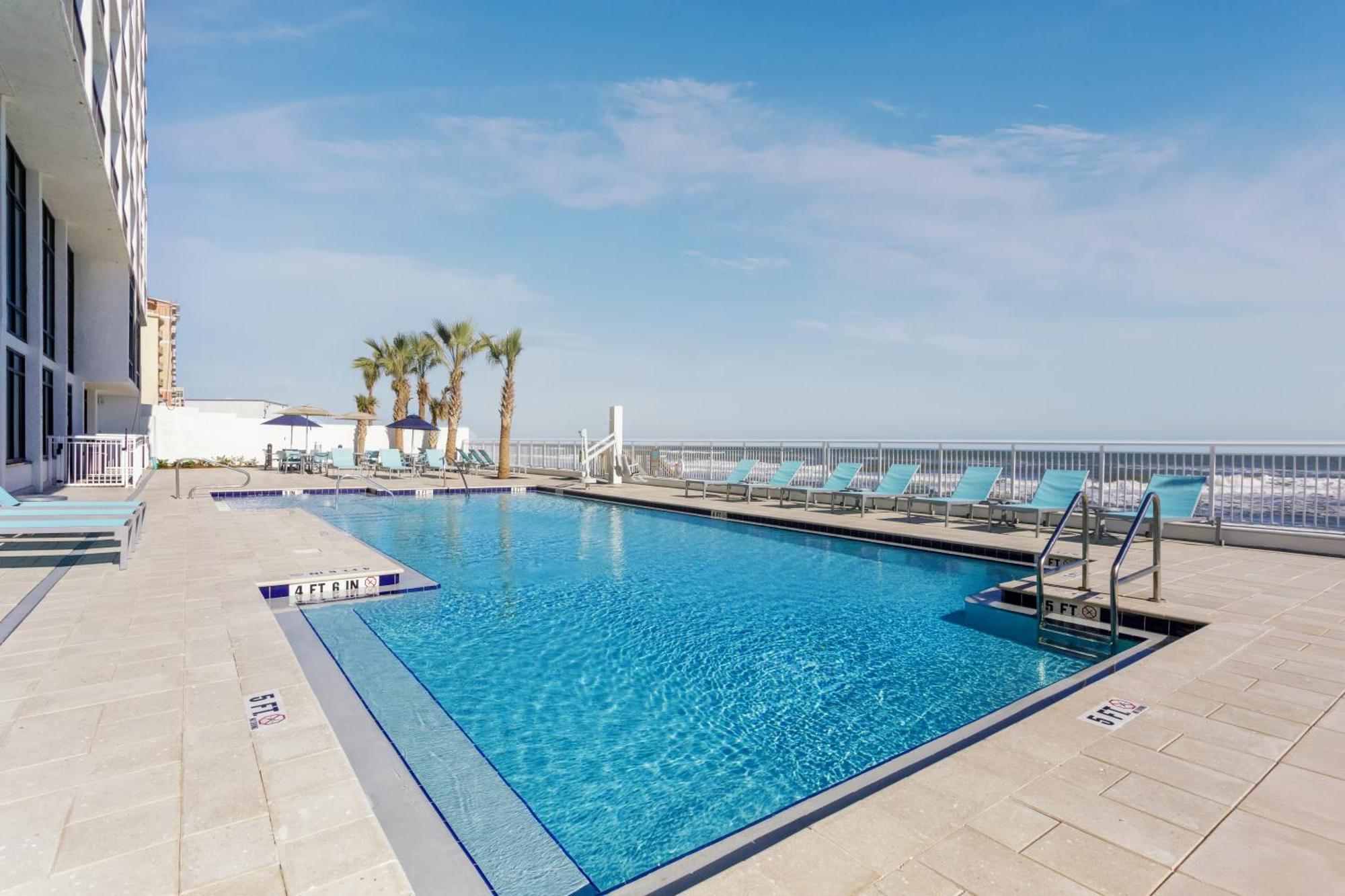 Holiday Inn Express & Suites Oceanfront Daytona Beach Shores By Ihg Extérieur photo