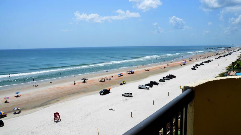Holiday Inn Express & Suites Oceanfront Daytona Beach Shores By Ihg Extérieur photo